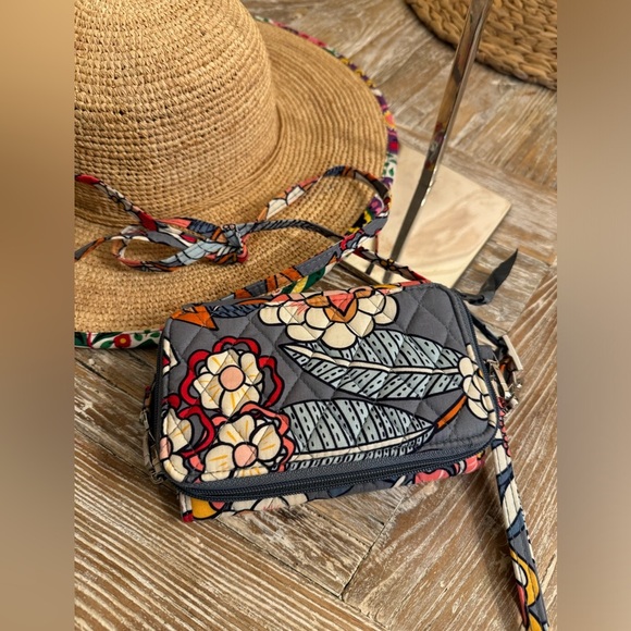 Vera Bradley Beach Bundle - Picture 6 of 10